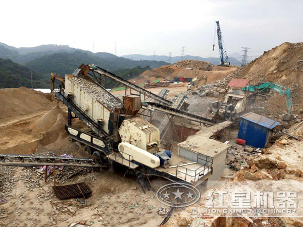 反击破移动嗑石机作业现场 反击破移动嗑石机作业现场