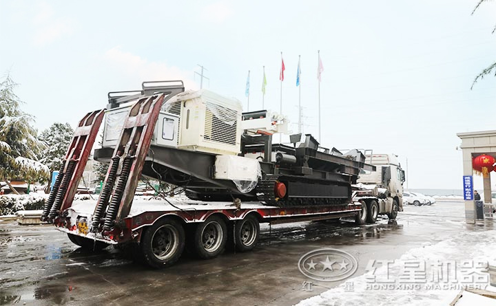 雪后又一台移动破碎车发货了 雪后又一台移动破碎车发货了